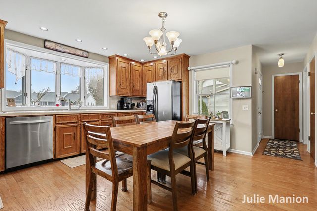 4701 Maplehollow Court SE, Grand Rapids, MI 49508