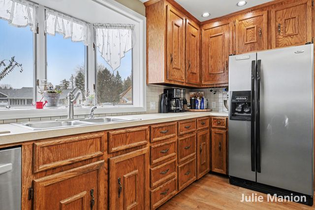 4701 Maplehollow Court SE, Grand Rapids, MI 49508