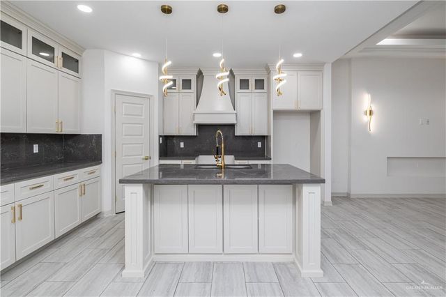 809 Nannette Avenue, Pharr, TX 78577