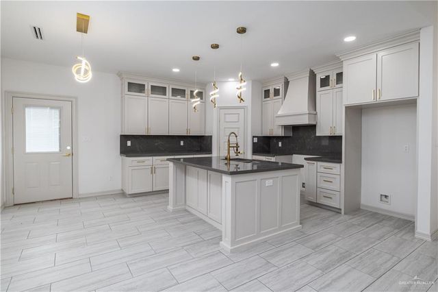 809 Nannette Avenue, Pharr, TX 78577