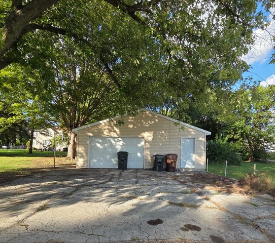 296 S Oak Street, Manteno, IL 60950