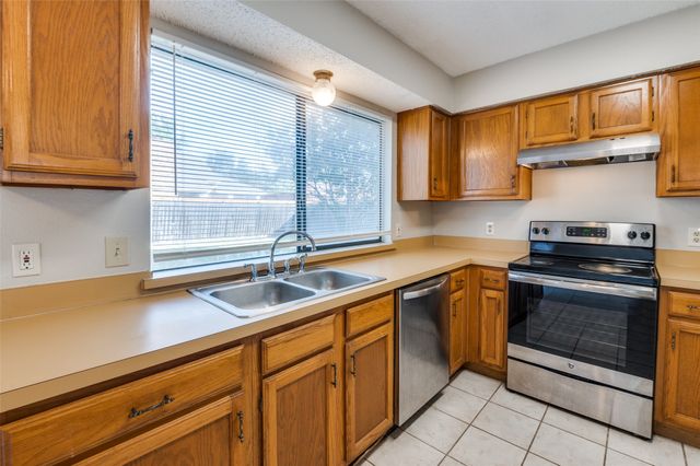 2630 Remmington Drive, Grand Prairie, TX 75052