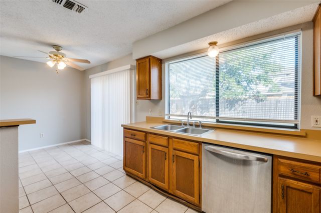 2630 Remmington Drive, Grand Prairie, TX 75052