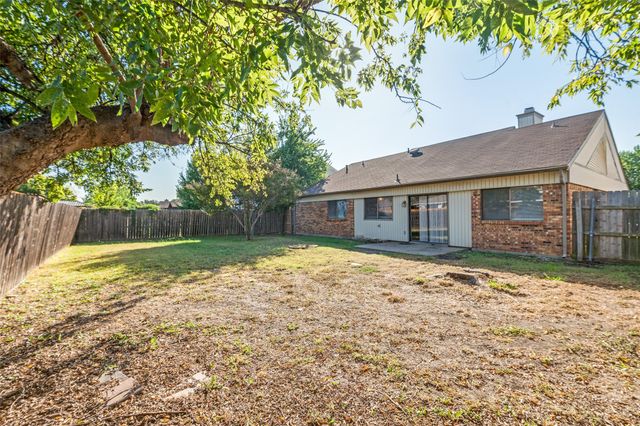 2630 Remmington Drive, Grand Prairie, TX 75052
