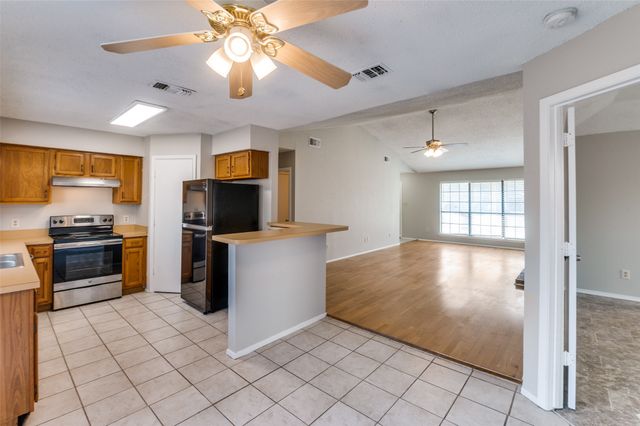2630 Remmington Drive, Grand Prairie, TX 75052