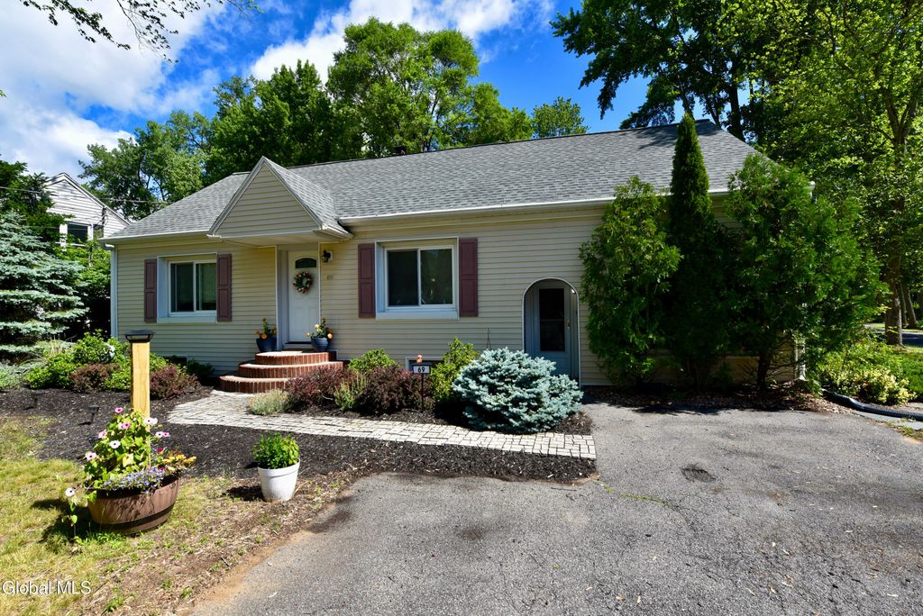 69 Gipp Road, Guilderland, NY 12203