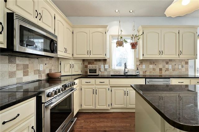 5117 W 158TH Street, Overland Park, KS 66224