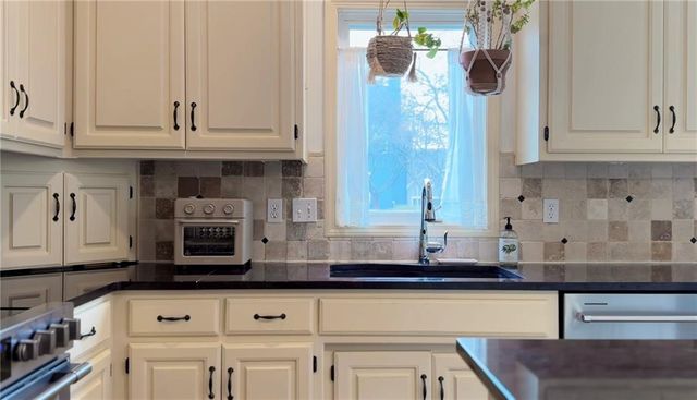 5117 W 158TH Street, Overland Park, KS 66224