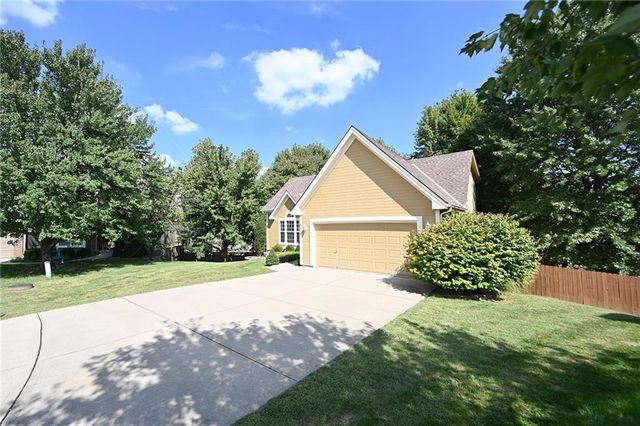 9115 N Camden Avenue, Kansas City, MO 64154