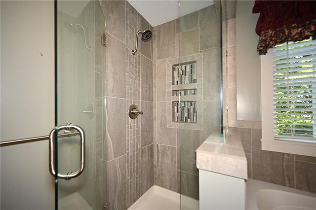 9115 N Camden Avenue, Kansas City, MO 64154