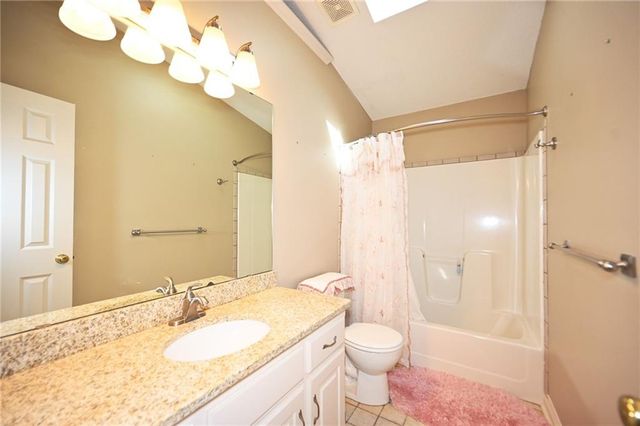 9115 N Camden Avenue, Kansas City, MO 64154