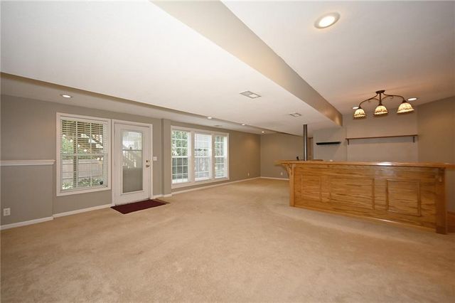 9115 N Camden Avenue, Kansas City, MO 64154