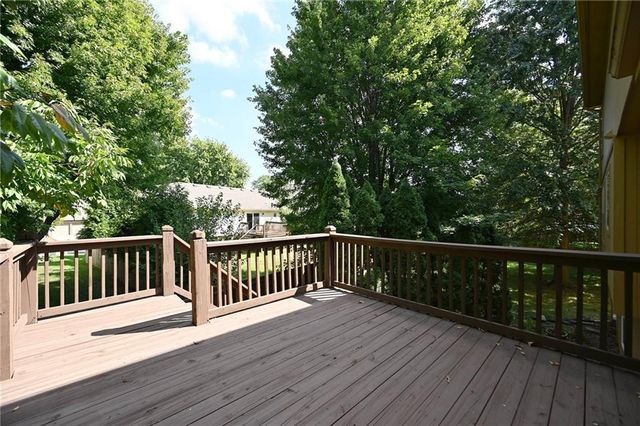 9115 N Camden Avenue, Kansas City, MO 64154