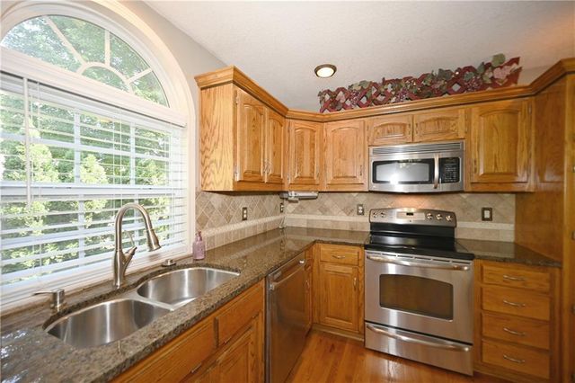 9115 N Camden Avenue, Kansas City, MO 64154