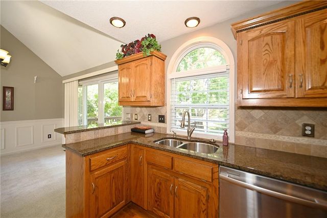 9115 N Camden Avenue, Kansas City, MO 64154