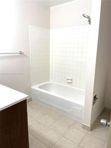 7175 Nova Dr 107, Davie, FL 33317