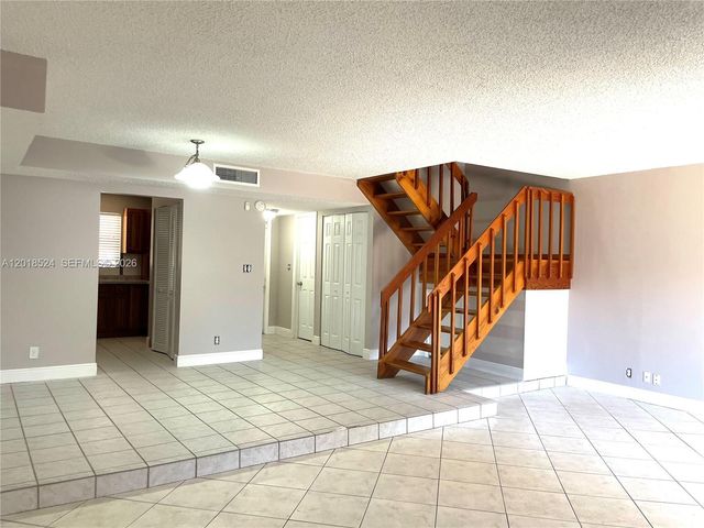 7175 Nova Dr 107, Davie, FL 33317