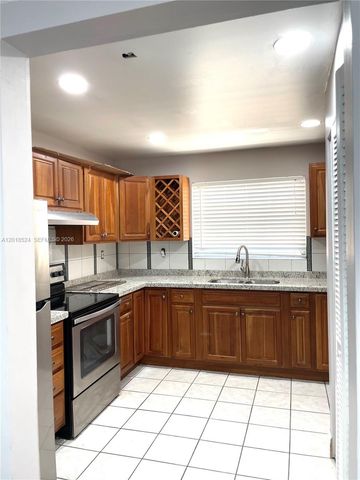 7175 Nova Dr 107, Davie, FL 33317