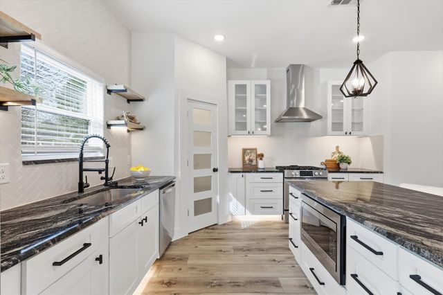 901 Elsbeth Street, Dallas, TX 75208