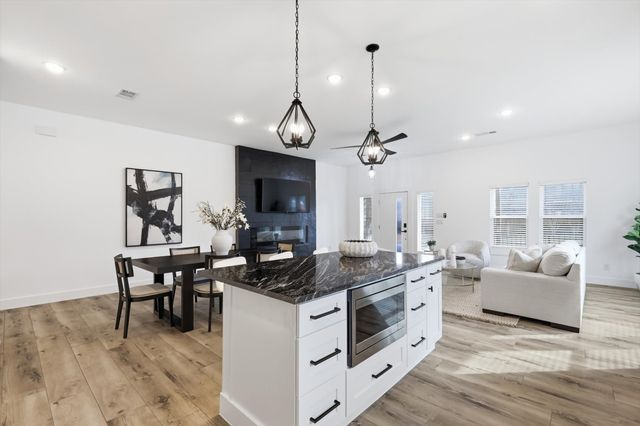 901 Elsbeth Street, Dallas, TX 75208