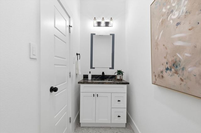 901 Elsbeth Street, Dallas, TX 75208