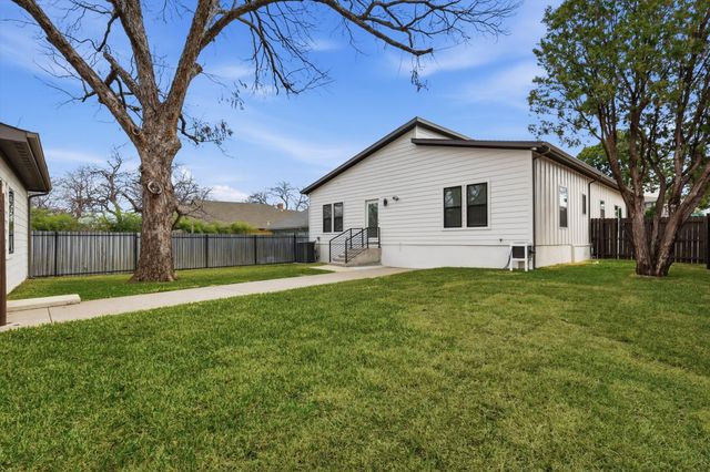 901 Elsbeth Street, Dallas, TX 75208