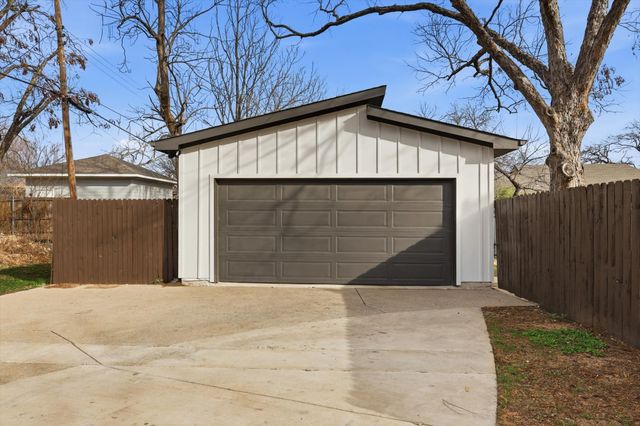 901 Elsbeth Street, Dallas, TX 75208