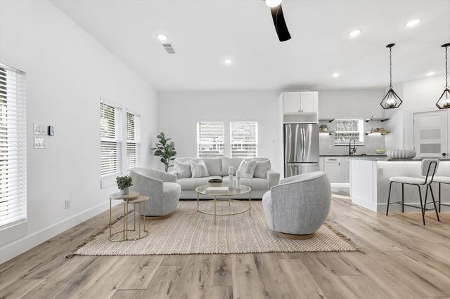 901 Elsbeth Street, Dallas, TX 75208