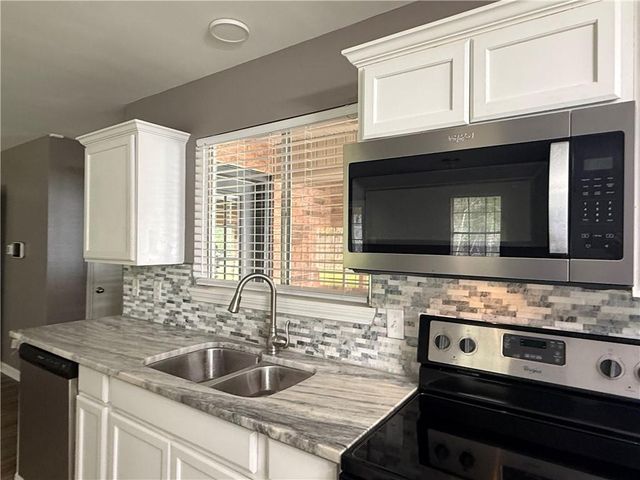 6640 PINEBROOK Trace, Ball, LA 71405