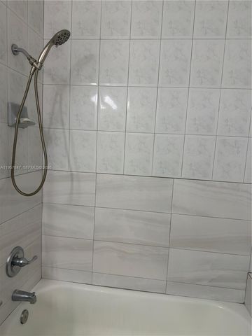 8856 NW 140th Ln 1, Miami Lakes, FL 33018