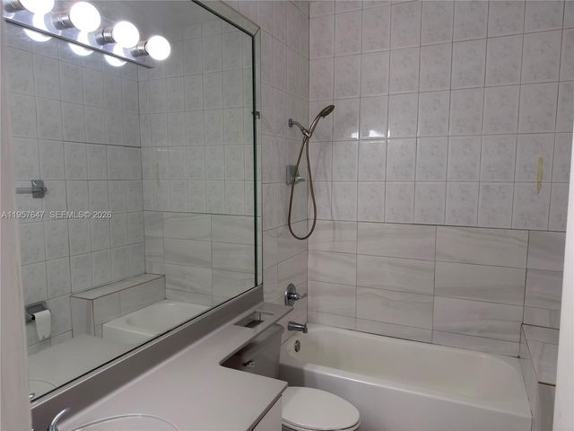 8856 NW 140th Ln 1, Miami Lakes, FL 33018