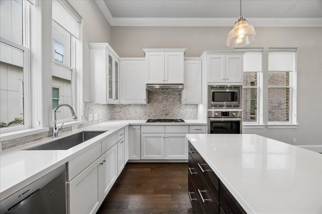 9664 Knight Road, Houston, TX 77045