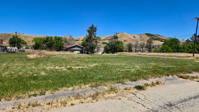 Boxtree Dr & Brookwood Rd, Lake Elizabeth, CA 93532