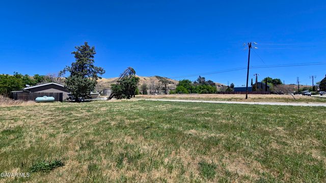 Boxtree Dr & Brookwood Rd, Lake Elizabeth, CA 93532