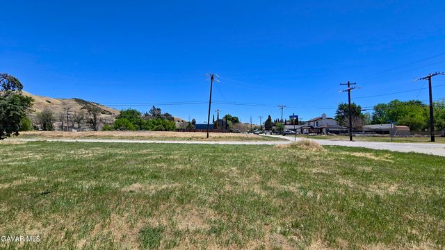 Boxtree Dr & Brookwood Rd, Lake Elizabeth, CA 93532