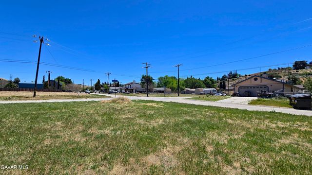 Boxtree Dr & Brookwood Rd, Lake Elizabeth, CA 93532