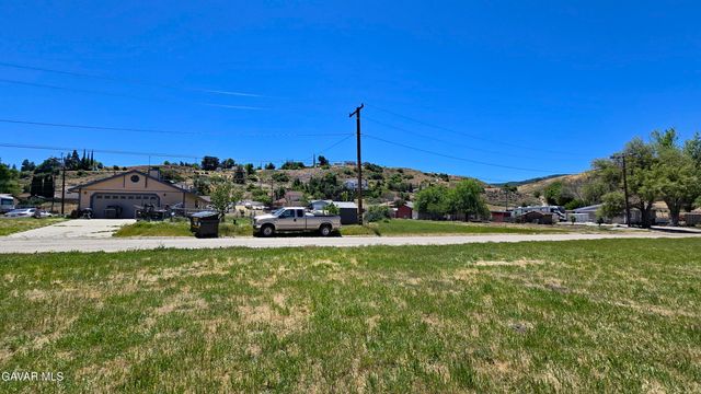 Boxtree Dr & Brookwood Rd, Lake Elizabeth, CA 93532