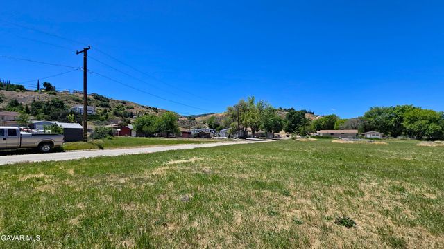Boxtree Dr & Brookwood Rd, Lake Elizabeth, CA 93532