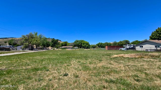 Boxtree Dr & Brookwood Rd, Lake Elizabeth, CA 93532