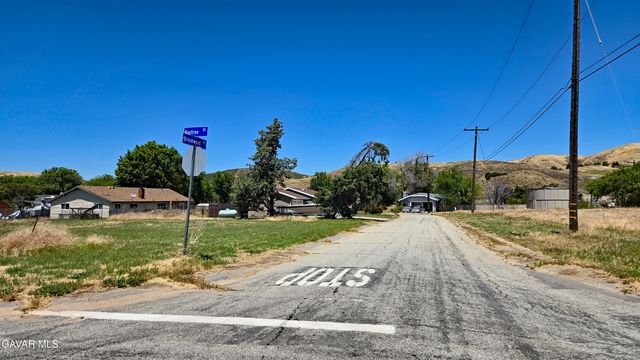 Boxtree Dr & Brookwood Rd, Lake Elizabeth, CA 93532