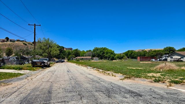 Boxtree Dr & Brookwood Rd, Lake Elizabeth, CA 93532