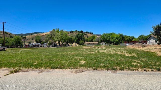 Boxtree Dr & Brookwood Rd, Lake Elizabeth, CA 93532