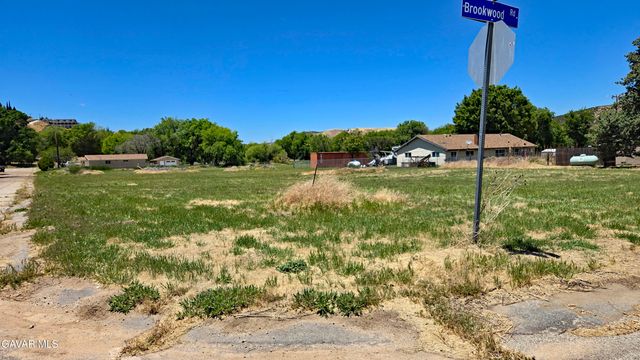 Boxtree Dr & Brookwood Rd, Lake Elizabeth, CA 93532