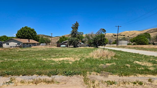 Boxtree Dr & Brookwood Rd, Lake Elizabeth, CA 93532