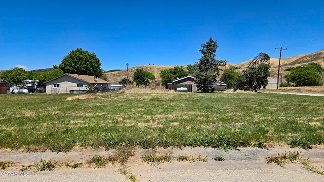 Boxtree Dr & Brookwood Rd, Lake Elizabeth, CA 93532