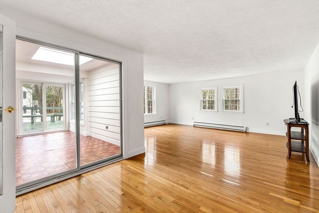 35 Langdale Dr, Hampton, NH 03842