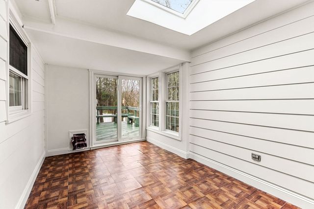 35 Langdale Dr, Hampton, NH 03842