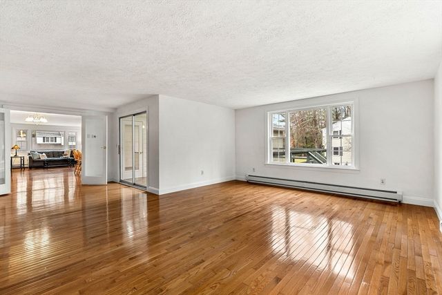 35 Langdale Dr, Hampton, NH 03842