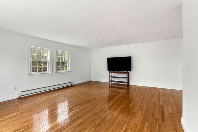 35 Langdale Dr, Hampton, NH 03842