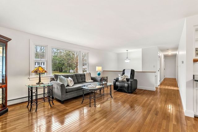 35 Langdale Dr, Hampton, NH 03842